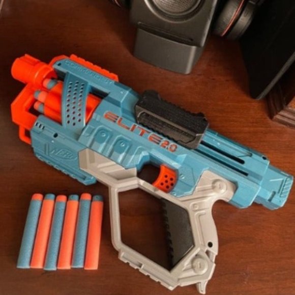 Nerf Elite 2.0 Commander RD-6, Includes 12 Official Nerf Elite Darts, Ages 8+ - Picture 1 of 5
